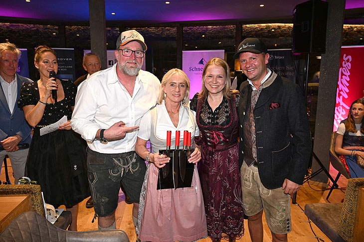 Nova Meierhenrich mit Freund Brian Bojsen / Heidrun "Heidi" Beckenbauer / Andreas Kruselburger ( Chef Hotel Schneeberg )  / Eagles Winter Challenge und Golf on Snow im Hotel Schneeberg **** Family Spa Resort in Ridnaun/S&uuml;dtirol / 12.-15. M&auml;rz 2026 / Foto: ABR-Pictures/ Wolfgang Breiteneicher 